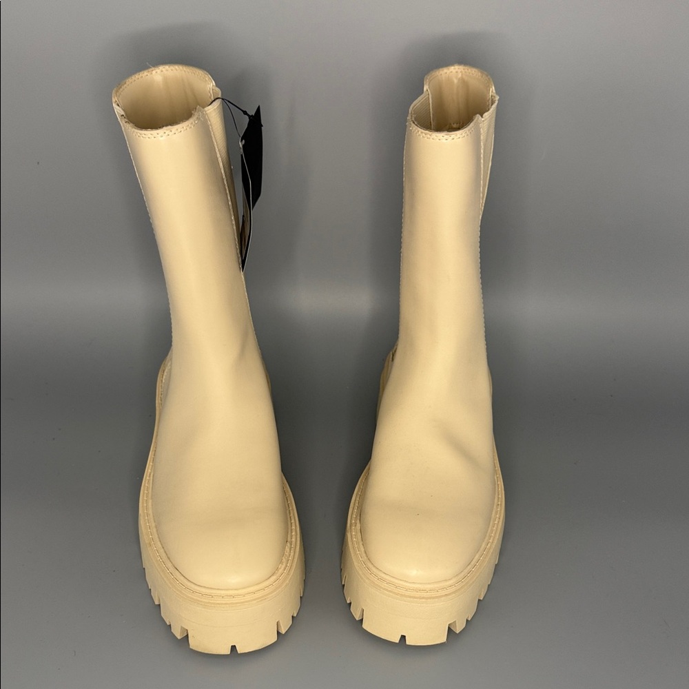 Forever 21 Cream Heeled Boots Sz‎ 8